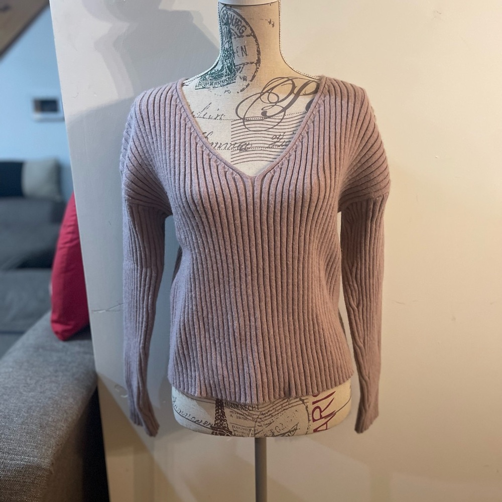 Everyday Ribbed V-Neck Sweater in Dusty Rose